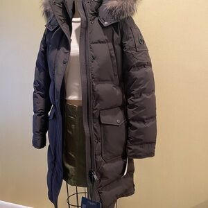 Chic Black Down Coat with Fur Trim